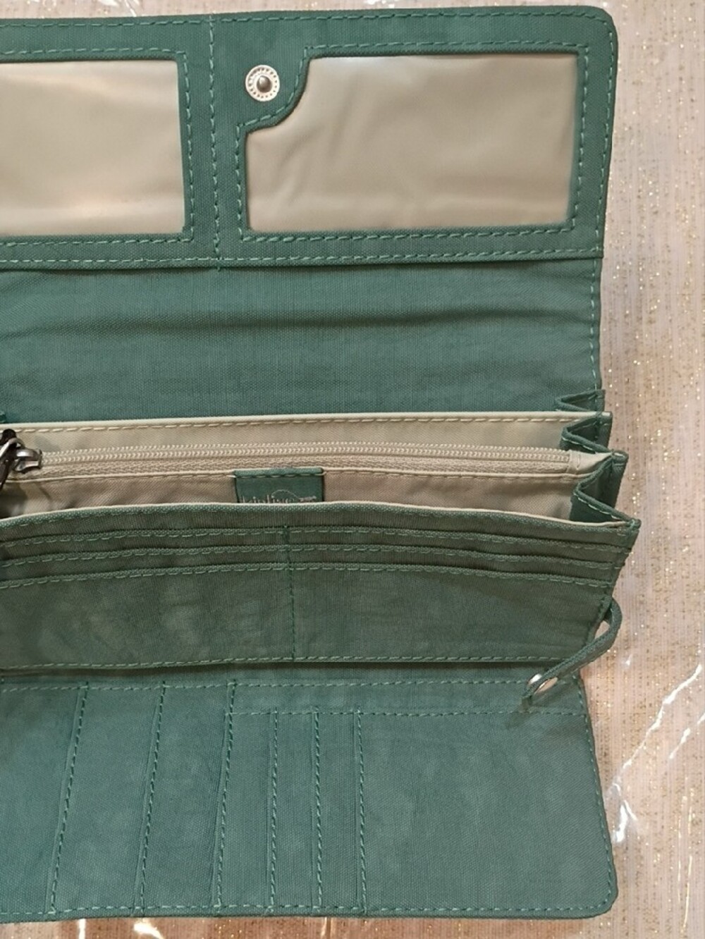 Kipling NWT Emerald Green Large Organizer Wallet - Picture 3 of 3
